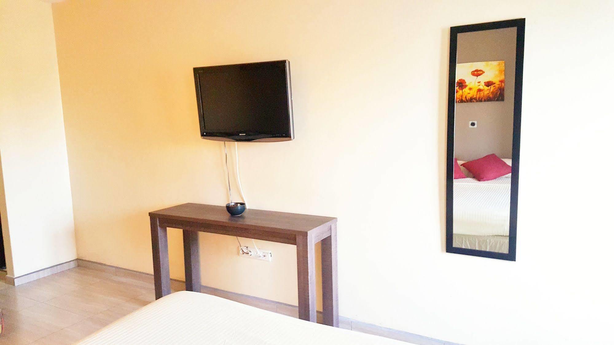 E M City Hotel Willemstad Ngoại thất bức ảnh